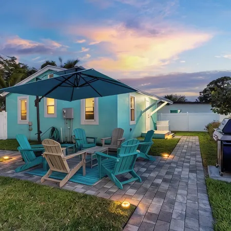 The Delray Cottages Retreat ~Heated Pool Oasis
