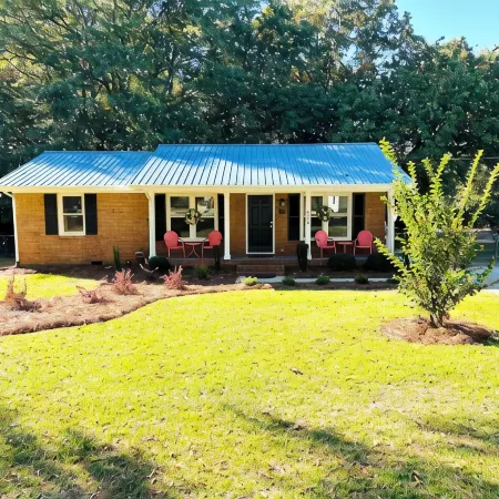 The Oasis. Cozy 3-bed house 1 mile to Campbell University. WiFi
