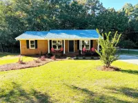 The Oasis. Cozy 3-bed house 1 mile to Campbell University. WiFi - Wi-Fi