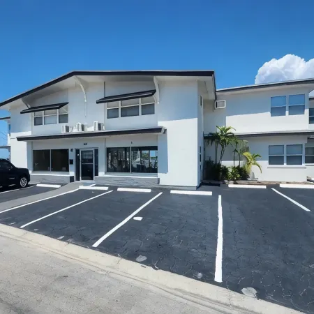 Modern 2 Bedroom/2 Bath Apartment • 5 Minute Walk to Beach • Great Views