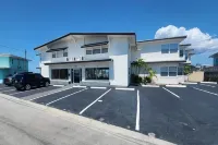 Waterfront 1 Bedroom Retreat w/ Stunning Views • 5-Min Walk to Clearwater Beach - Condos