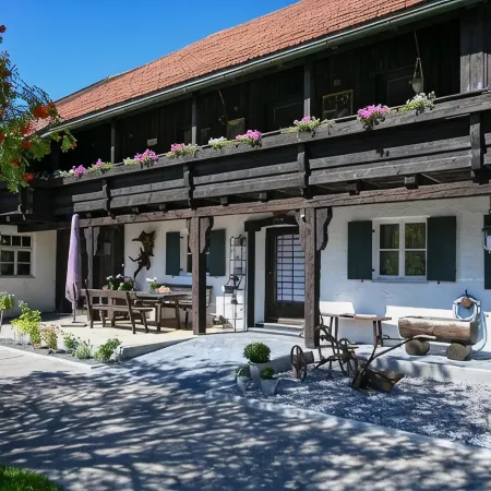 Modern farmhouse for 10 people