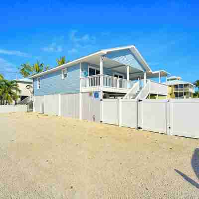 Heated Pool -Dock and 3 Min from the Beach Hotel Exterior