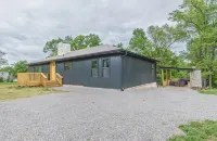 Spacious 5-bedroom just 1 minute from Bennett Spring State Park!