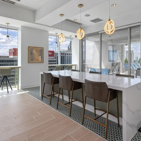 Charming 2-bedroom apartment in delightful Raleigh with AC, fitness room