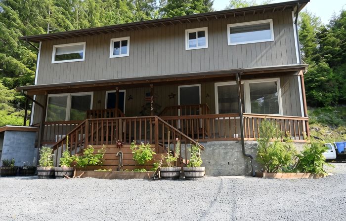 Comfy Duplex unit great for families and small groups, sleeps up to 9