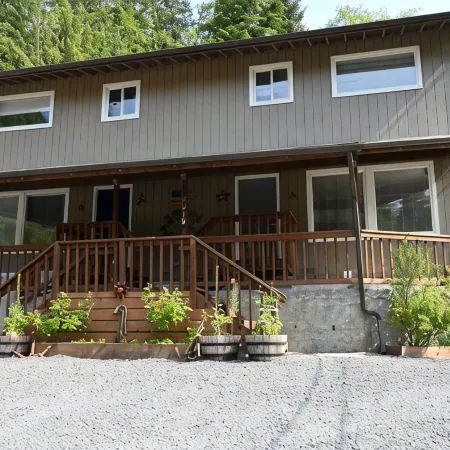 Comfy Duplex unit great for families and small groups, sleeps up to 9