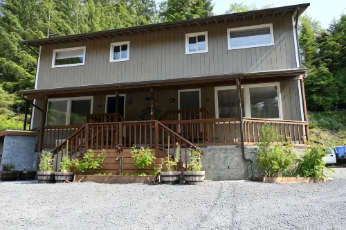 Comfy Duplex unit great for families and small groups, sleeps up to 9