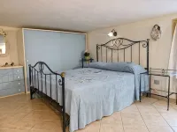 Casa Mamma Rosetta, one step away from the sea, the mountains and the cycle path Hotels in Civezza