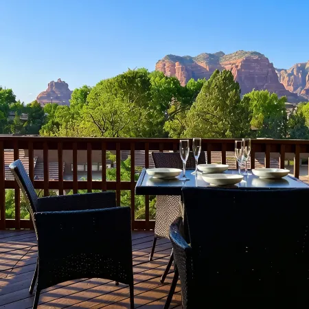 Remodeled Sedona Townhome on Golf Course – Stunning Red Rock Views !!!