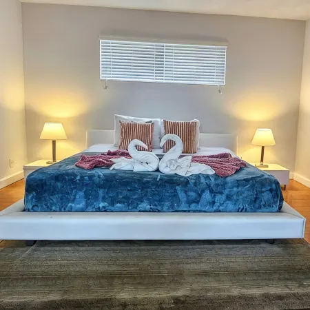 Remodeled Modern Home, 6-Min-2-Beach, Sleep 16, +Free Watersports & Rental Cars! Hotels in Hallandale Beach
