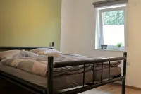 Gemütliche Ferienwohnung mit Blick auf Wald Wiesen und Dolomiten - Wifi