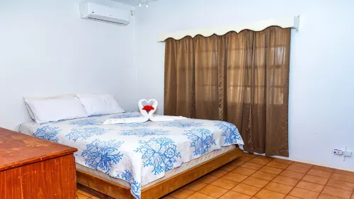 Casa Magdaluz, Recently Renovated Beach House with Great View!! - Homestays