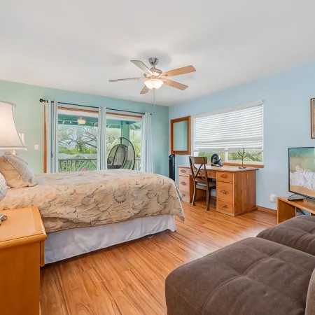 New 3 Bdrm, Large Lanai, Quiet area, Ocean Breezes, Short Walk to the Beach