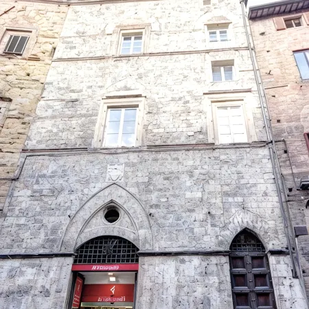 Palazzo Bichi Ruspoli-Historical Res, near Campo Square and close to everything