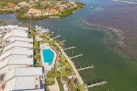 Waterfront 2BR 2BA  Pool - 10 min walk to Beach