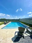 New Large Saltwater Pool-Quiet Area-5 min to beach
