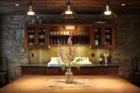 Historic Limestone Estate in the Tallgrass Prairie - Boutique