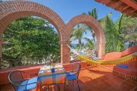 Beachside Casita, new and secure in lovely, quiet north side neighborhood.