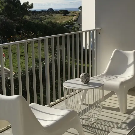 Nice sea view, south facing, Wifi, Parking, 50 m from beach & Thalasso