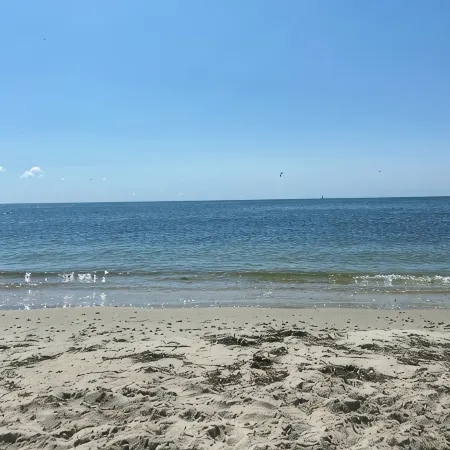 Walk to private beach, central air, wifi, 3 bedrooms.