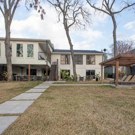 Beautiful Lake Front Home All Decked Out and Ready for Fun