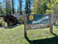 Spacious Ski-in Ski-out / Golf condo ..ski down to the lift