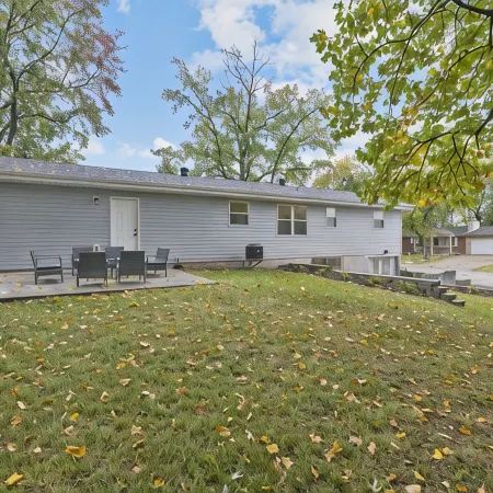 Charming 4BR near Convention Ctr., Main St, & LU -just 11 minutes to STL Airport