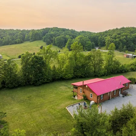 Nature Retreat: Hot Tub, Fire Pit & Hocking Hills