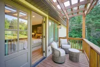Cozy & intimate cottage w/Luxurious Hot Tub at Blue Ridge Mountains countryside