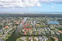 10 min from beach access, sleeps 10 private dock - 3-Star