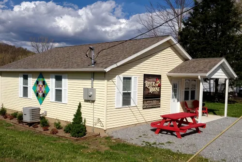 Minutes From Shawnee National Forest in Golconda, IL - 3-Star