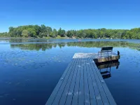 Road America Adjacent Lake House with indoor pool - homestay