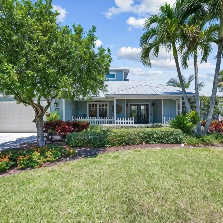 Pool House 1/2 Mile From Downtown Stuart