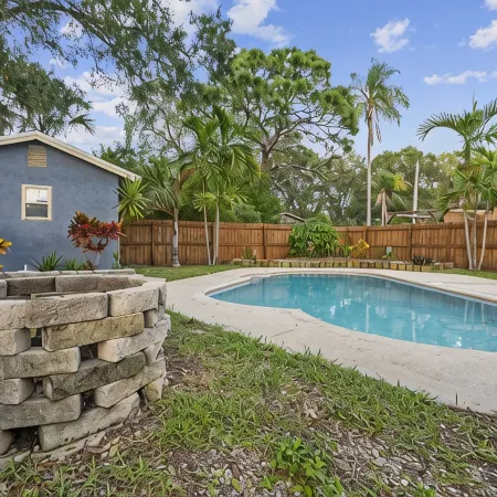 ENTIRE Home, POOL, LANAI/PORCH, Private BAR, MINUTES to Beach, FULLY STOCKED!!