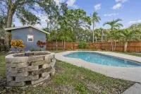 ENTIRE Home, POOL, LANAI/PORCH, Private BAR, MINUTES to Beach, FULLY STOCKED!! - 私人泳池