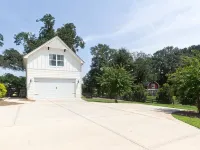 Quaint Carriage House - Minutes from Senoia and Trilith Studios. Hotels in Fayette County