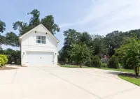 Quaint Carriage House - Minutes from Senoia and Trilith Studios.