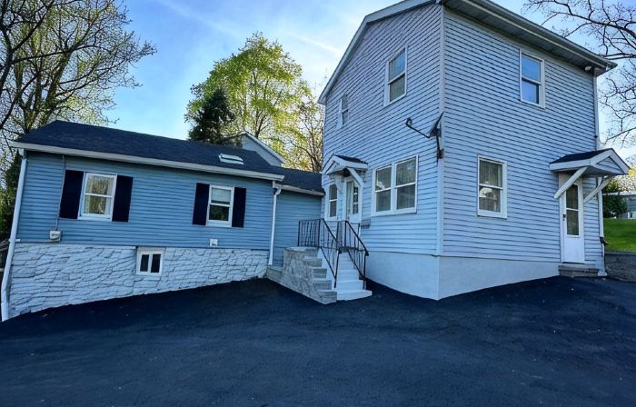 3-bedroom house in marvelous Goshen. Luxury cabin vibes for your getaway.