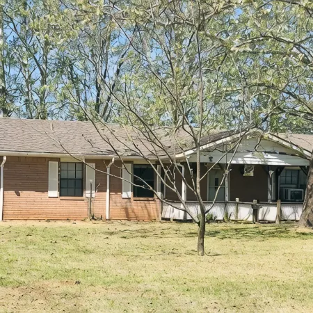 Enjoy a Cozy Holiday Getaway in Our Peaceful Rural Home.Wifi Not Available