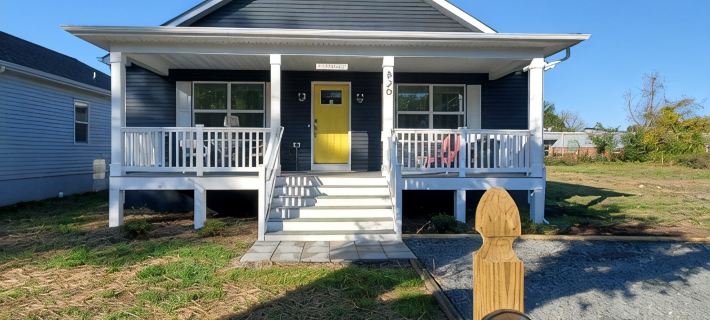 Private Retreat Bungalow-One Level, 2 blocks from Beach w/Porch & Deck Hotel a Colonial Beach