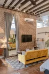 Historic Garden Studio, Steps from Pulaski Square⎮On-Site Parking - Condos