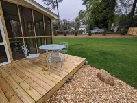 Remodeled Bungalow walking distance to Augusta National -  Privatzimmer