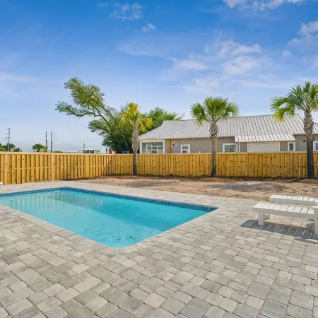 Cozy Beach Cottage with PRIVATE Pool and walk to BEACH!