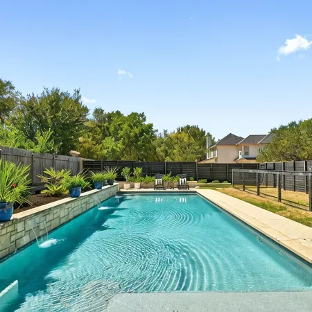 Beautiful Gated Home - Pool, Entertainment Area, Large Lot! Отели рядом с достопримечательностью «Озеро Трэвис»