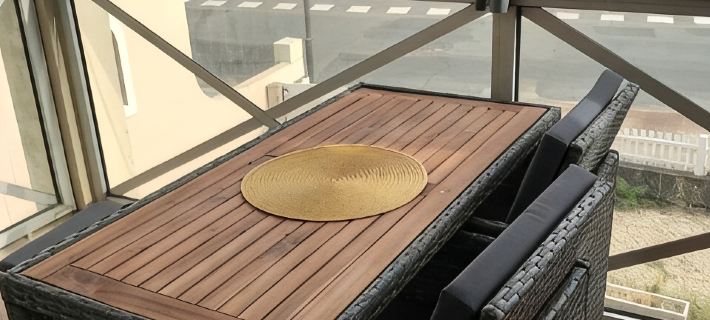 Sea view apartment with south-facing balcony facing the port Wifi Hotels in Vendee