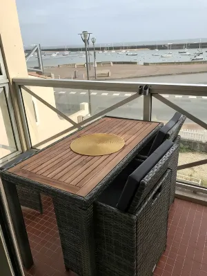 Sea view apartment with south-facing balcony facing the port Wifi - オーシャンビュー