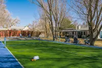 Full Size Pickleball Court - Hot Tub - Amazing Kitchen - By Lake - Book Now! - 2성급