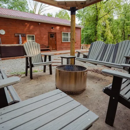 Hike by Day, Hot Tub by Night – Cozy Pet-Friendly Hocking Hills Cabin