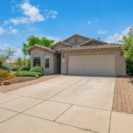 Dove Mtn Home in Nice Neighborhood with Pool. Close to Golf, Trails and Dining